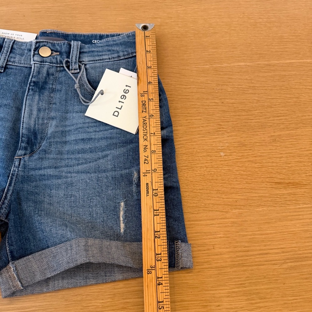 DL1961 Cecelia Classic Shorts - Picture 9 of 9